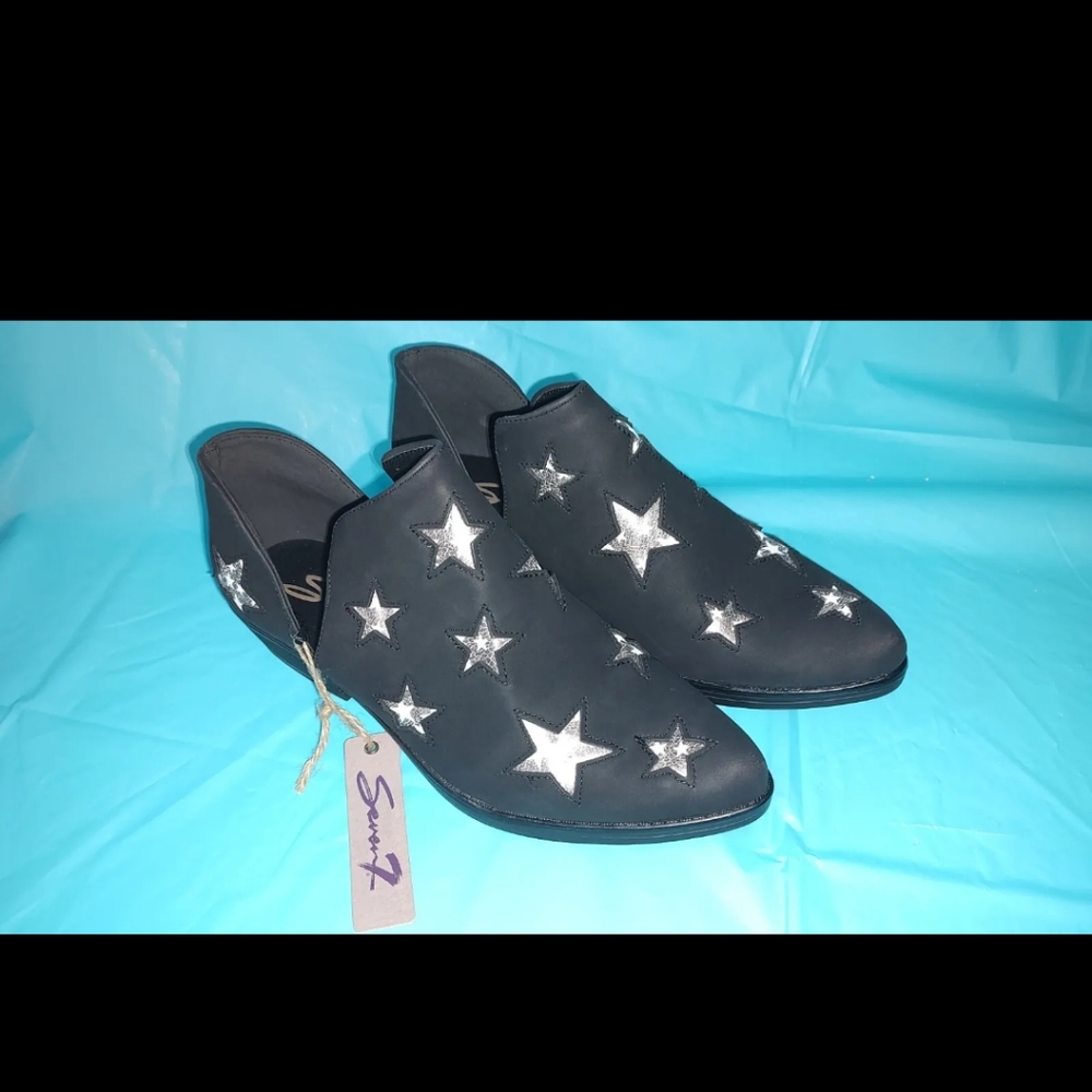Seven 7 Women’s Austin Bootie Black With Stars Ankle Slip On Shoe Boots NWT